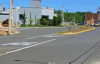 Imagem 6: Terreno com padrão de luz e água - prontinho pra construir no Sta Mônica 1