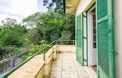 Imagem: A casa possui 5 Dormitórios, 5 Banheiros, 2 Vagas na garagem