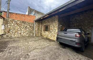 Imagem: A casa possui 2 Dormitórios, 4 Banheiros, 4 Vagas na garagem