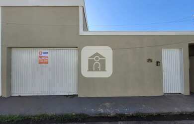 Imagem: O depósito possui 2 Vagas na garagem, 378m² de Área e está