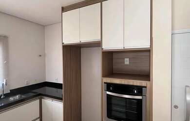 Imagem: A casa em condomínio possui 3 Dormitórios, 3 Banheiros, 2