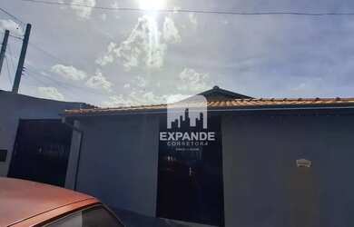 Imagem: A casa possui 2 Dormitórios, 1 Banheiro, 2 Vagas na garagem