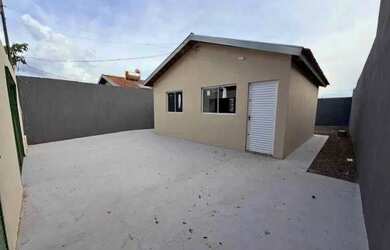 Imagem: A casa possui 2 Dormitórios, 1 Banheiro e está localizado