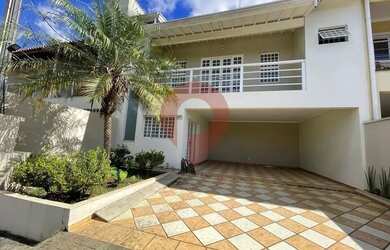 Imagem: A casa em condomínio possui 4 Dormitórios, 5 Banheiros, 4