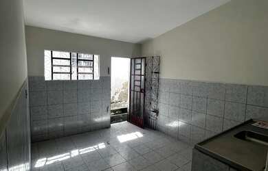 Imagem: A casa possui 2 Dormitórios, 1 Banheiro, 1 Vaga na garagem