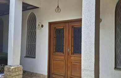 Imagem: A casa possui 2 Dormitórios, 2 Banheiros, 1 Vaga na garagem