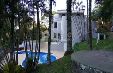 Imagem: A casa em condomínio possui 5 Dormitórios, 5 Banheiros, 5