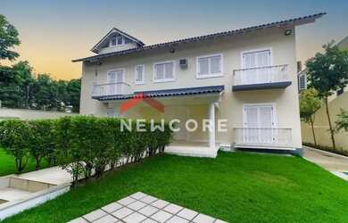 Imagem: A casa em condomínio possui 4 Dormitórios, 5 Banheiros, 4