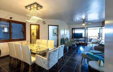 Imagem: O apartamento possui 3 Dormitórios, 1 Banheiro, 2 Vagas na