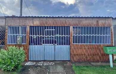 Imagem: A casa possui 2 Dormitórios, 2 Banheiros, 2 Vagas na garagem