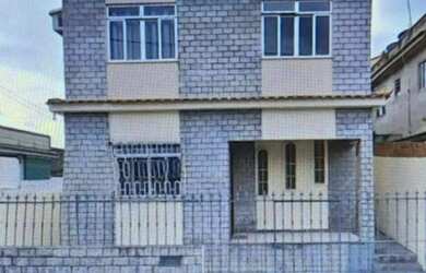 Imagem: A casa possui 4 Dormitórios, 2 Banheiros, 2 Vagas na garagem