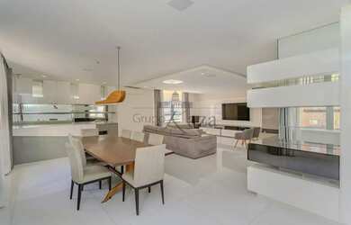 Imagem: O apartamento possui 3 Dormitórios, 5 Banheiros, 3 Vagas na