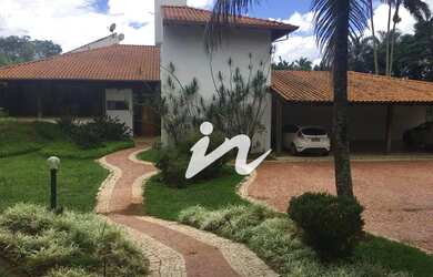 Imagem: A casa em condomínio possui 5 Dormitórios, 1 Banheiro, 4 Vagas