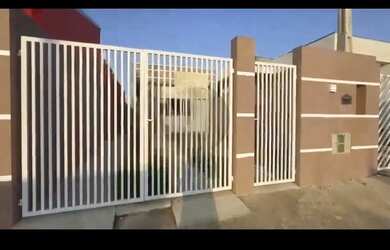 Imagem: A casa possui 2 Dormitórios, 1 Banheiro, 2 Vagas na garagem