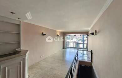 Imagem: A casa possui 2 Dormitórios, 2 Banheiros, 2 Vagas na garagem