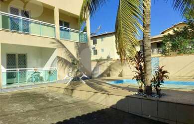 Imagem: A casa possui 4 Dormitórios, 3 Banheiros, 2 Vagas na garagem