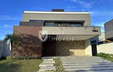 Imagem: A casa em condomínio possui 4 Dormitórios, 5 Banheiros, 3