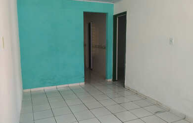 Imagem: A casa possui 2 Dormitórios, 1 Banheiro, 1 Vaga na garagem