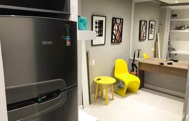 Imagem 2: Quarto e Sala com Closet. Imóvel mobiliado, Ar-condicionado, Guarda roupae30m²...