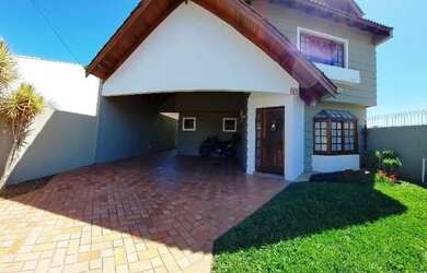 Imagem: A casa possui 4 Dormitórios, 3 Banheiros, 2 Vagas na garagem