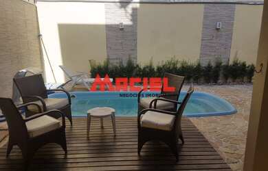 Imagem: A casa possui 4 Dormitórios, 3 Banheiros, 2 Vagas na garagem