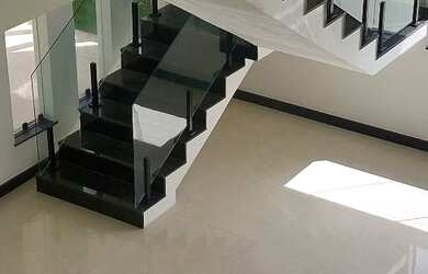 Imagem: A casa em condomínio possui 4 Dormitórios, 4 Banheiros, 4