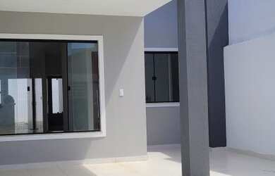 Imagem: A casa possui 2 Dormitórios, 2 Banheiros, 2 Vagas na garagem