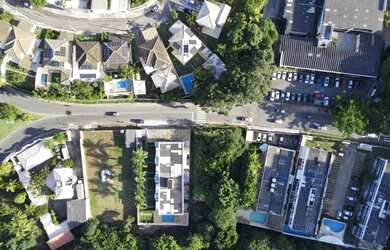 Imagem 6: Terreno em Patamares. 1-0m² de Área