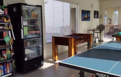 Imagem: O apartamento possui 2 Dormitórios, 1 Banheiro, 1 Vaga na garagem