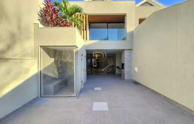 Imagem: A casa em condomínio à venda possui 5 Dormitórios, 5 Banheiros