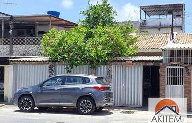 Imagem: A casa em condomínio possui 4 Dormitórios, 2 Banheiros, 2