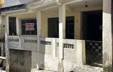 Imagem: A casa possui 4 Dormitórios, 2 Banheiros, 140m² de Área e