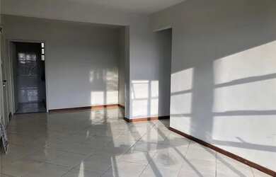 Imagem: òtimo apartamento de 3 quartos sendo um suite ao lado do Museu