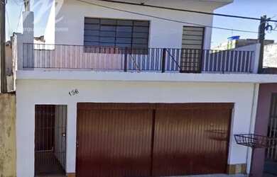 Imagem: A casa possui 2 Dormitórios, 2 Banheiros, 2 Vagas na garagem