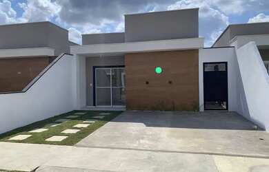 Imagem: A casa em condomínio e possui 2 Dormitórios, Suítes, 2 Banheiros