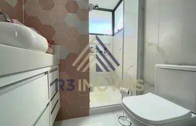 Imagem: A casa em condomínio possui 4 Dormitórios, 5 Banheiros, 3