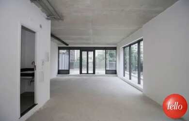 Imagem: O depósito possui 1 Vaga na garagem e 80m² de Área e está