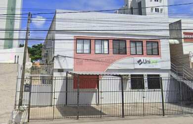 Imagem: O apartamento possui 3 Dormitórios, 1 Banheiro, 1 Vaga na garagem