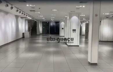 Imagem: O depósito possui 1.200m² de Área e está localizado em