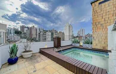 Imagem: O apartamento na cobertura possui 3 Dormitórios, 2 Banheiros