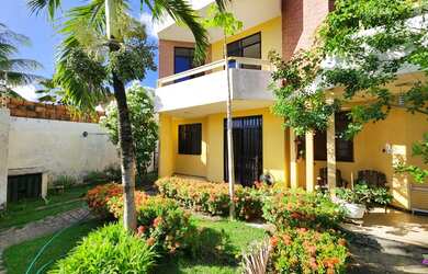 Imagem: A casa possui 4 Dormitórios, 4 Banheiros, 2 Vagas na garagem