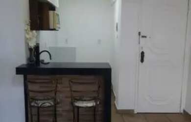 Imagem: O apartamento possui 2 Dormitórios, 1 Banheiro, 1 Vaga na garagem