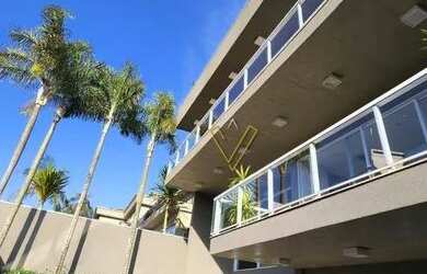 Imagem: A casa em condomínio possui 4 Dormitórios, 5 Banheiros, 5