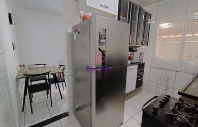 Imagem: A casa possui 2 Dormitórios, 1 Banheiro, 2 Vagas na garagem