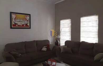 Imagem: A casa possui 4 Dormitórios, 3 Banheiros, 3 Vagas na garagem