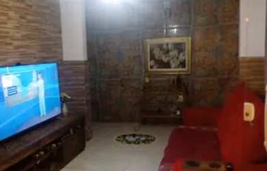 Imagem: A casa possui 2 Dormitórios, 2 Banheiros, 2 Vagas na garagem