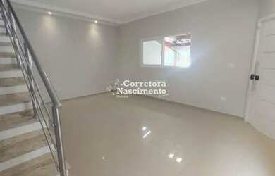 Imagem: A casa possui 3 Dormitórios, 3 Banheiros, 2 Vagas na garagem