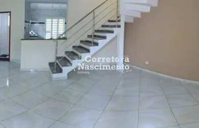 Imagem: A casa possui 4 Dormitórios, 5 Banheiros, 2 Vagas na garagem