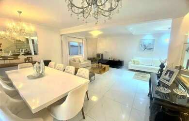 Imagem: A casa possui 4 Dormitórios, 5 Banheiros, 5 Vagas na garagem