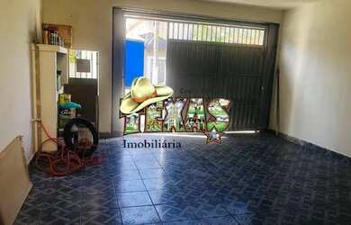 Imagem: A casa possui 3 Dormitórios, 3 Banheiros, 2 Vagas na garagem